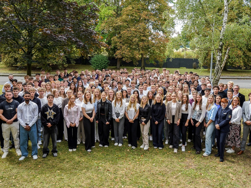 POL-DO: Begrüßung der neuen Beamtinnen und Beamten - Willkommen bei der Polizei Dortmund! - Foto: presseportal.de