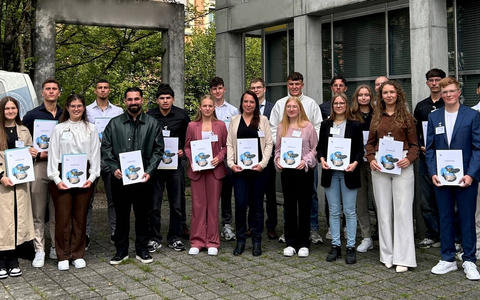 HZA-SI: Berufseinsteiger beim Hauptzollamt Singen/ 42 junge Menschen starten ihre Ausbildung bzw. ihr Studium beim Hauptzollamt Singen - Foto: presseportal.de