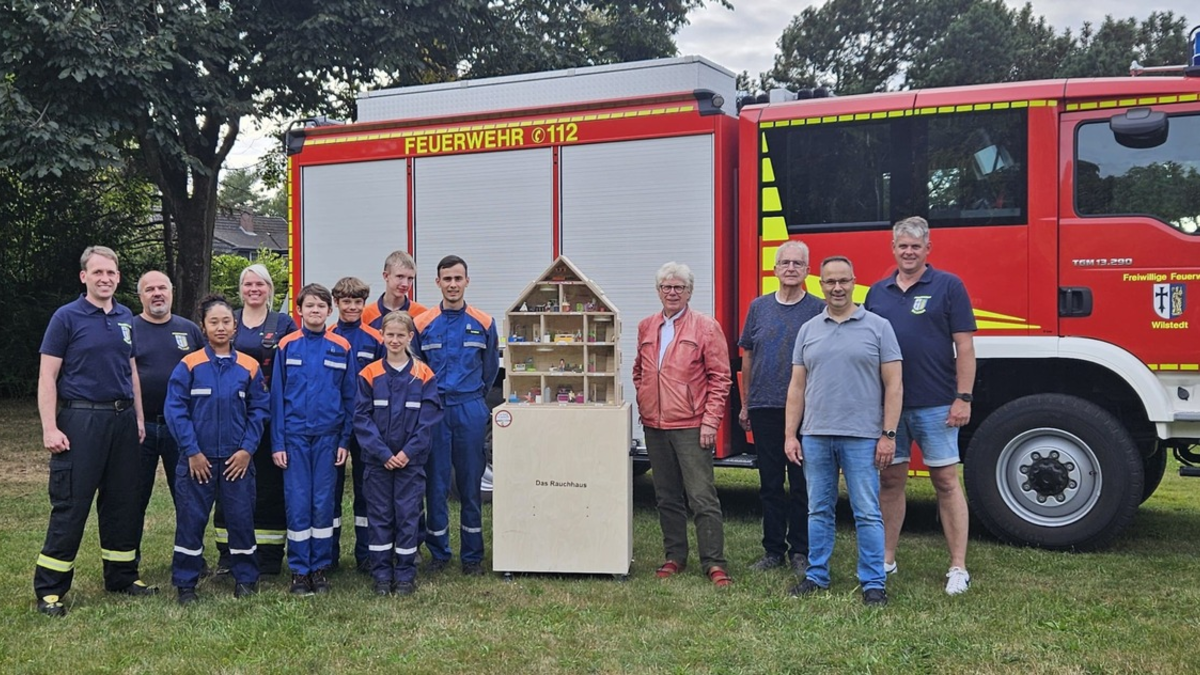 FW-ROW: Freiwillige Feuerwehr Wilstedt übergibt neues Rauchhaus an die Jugendfeuerwehr - Foto: presseportal.de