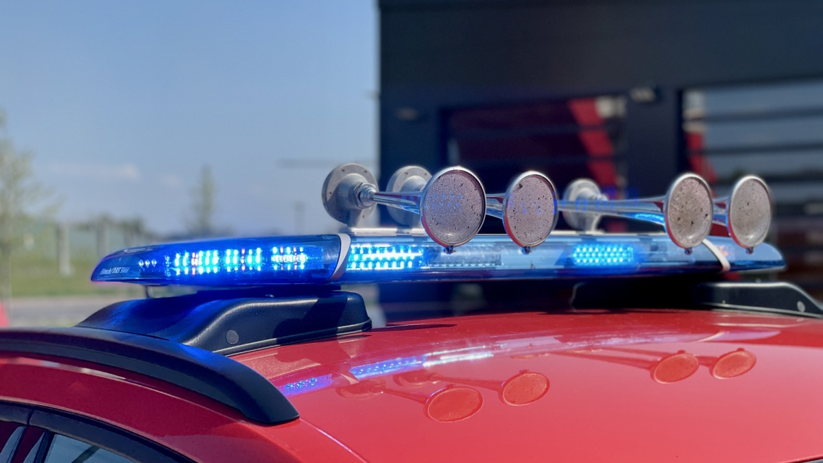 FW Alpen: Person in Aufzug - Foto: presseportal.de