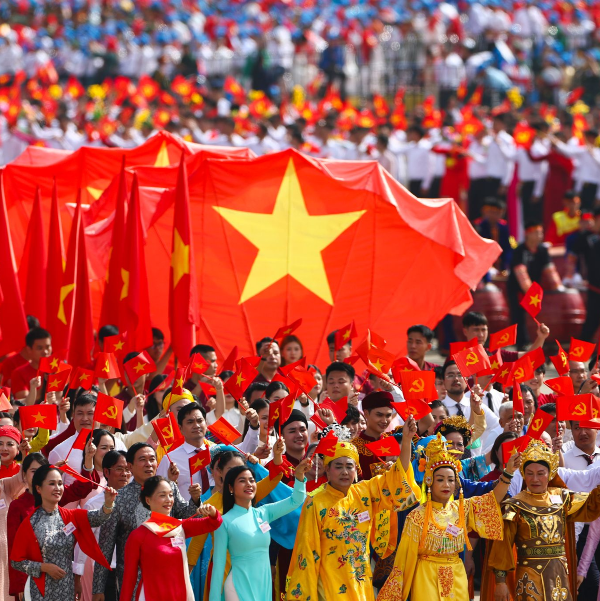 Die Regierung präsentierte die militärische Stärke des Landes. - Foto: Athit Perawongmetha/Reuters Pool/AP/dpa