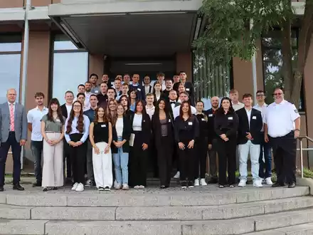 HZA-LÖ: Ausbildung- und Studienbeginn beim Hauptzollamt Lörrach Karriere beim ZOLL gestartet! - Foto: presseportal.de