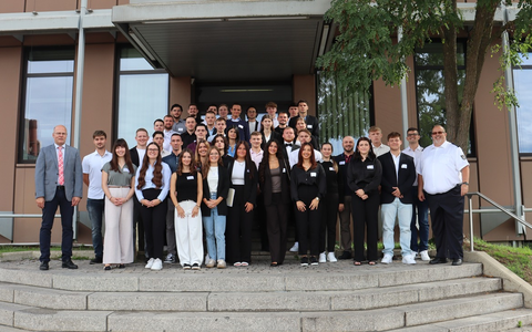 HZA-LÖ: Ausbildung- und Studienbeginn beim Hauptzollamt Lörrach Karriere beim ZOLL gestartet! - Foto: presseportal.de