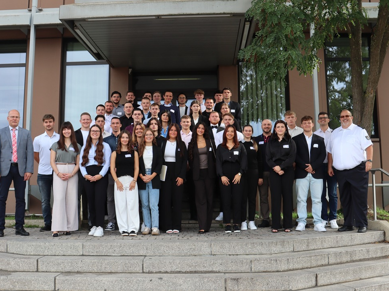 HZA-LÖ: Ausbildung- und Studienbeginn beim Hauptzollamt Lörrach Karriere beim ZOLL gestartet! - Foto: presseportal.de