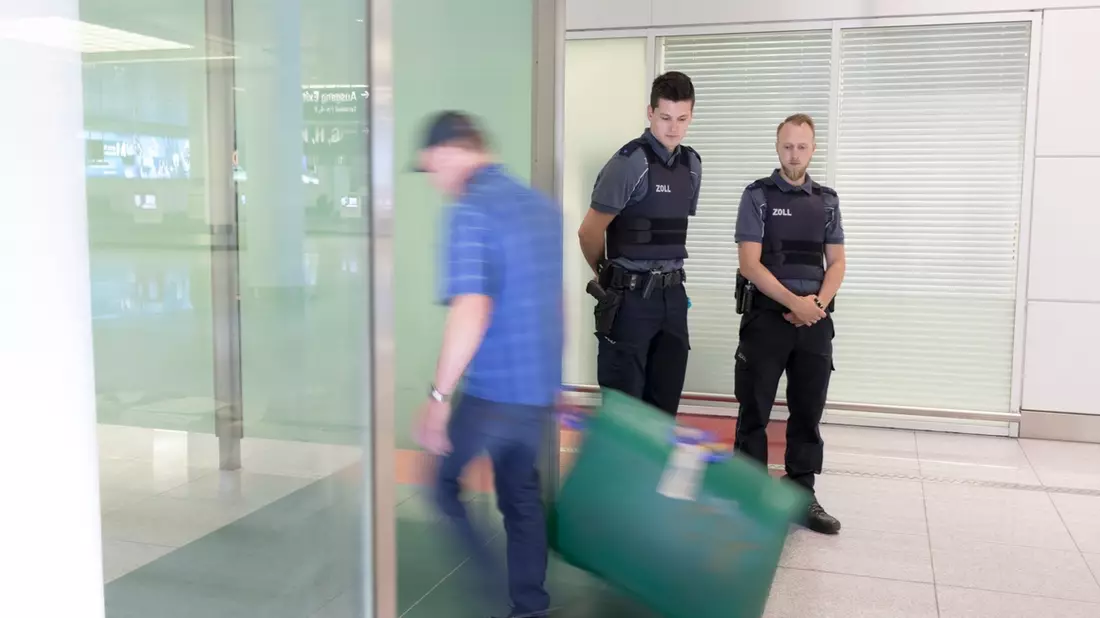 HZA-M: Reisetipps vom Zoll - So bleibt die Rückkehr aus dem Urlaub stressfrei - Bild: presseportal.de
