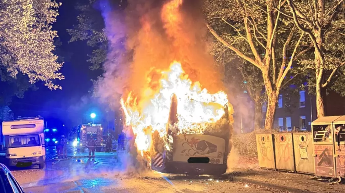 FW Düren: Feuerwehr Düren in der Nacht bei vier Einsätzen gleichzeitig gefordert - Bild: presseportal.de