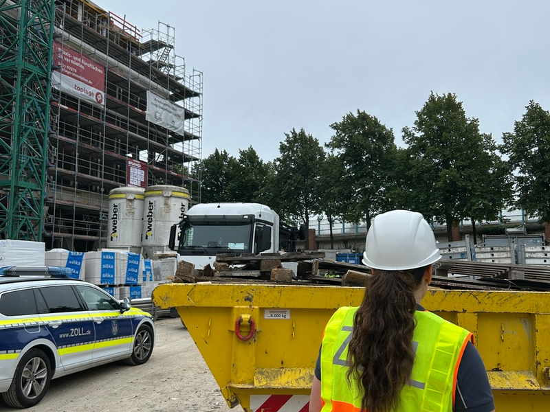 HZA-KI: Zoll kontrolliert Großbaustelle in Kiel / zahlreiche Verstöße festgestellt - Foto: presseportal.de