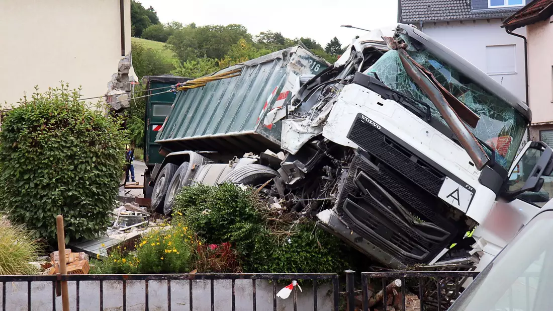Bei dem Unfall wurde auch ein Kind verletzt. - Bild: Rene Priebe/dpa
