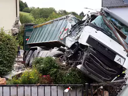 Bei dem Unfall wurde auch ein Kind verletzt. - Foto: Rene Priebe/dpa