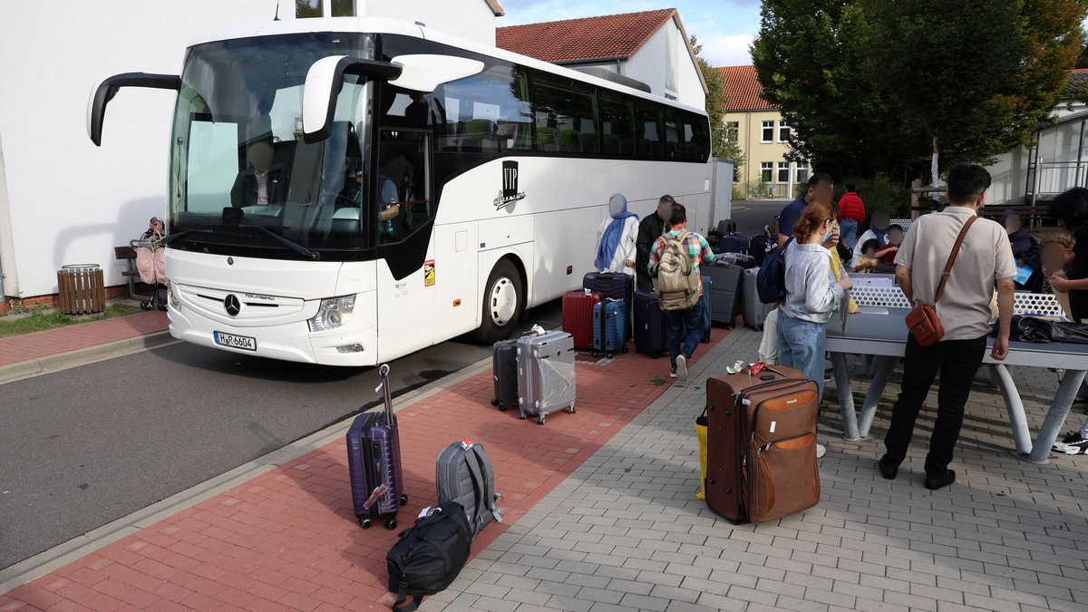 Die einen haben es nach Deutschland geschafft - andere sind aus Pakistan nach Afghanistan abgeschoben worden und schreiben nun an die Bundesregierung. - Foto: Stefan Rampfel/dpa