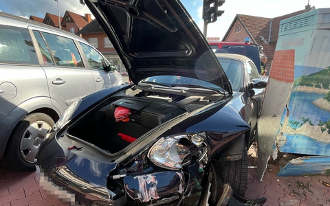 POL-COE: Nottuln, Stiftsstraße/ Auto kommt von Straße ab - Foto: presseportal.de