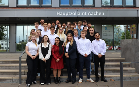 HZA-AC: Berufseinsteiger beim Hauptzollamt Aachen / Jetzt Karriere beim ZOLL starten! - Foto: presseportal.de HZA-AC: Berufseinsteiger beim Hauptzollamt Aachen / Jetzt Karriere beim ZOLL starten! - Foto: presseportal.de
