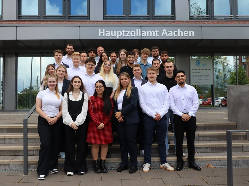 HZA-AC: Berufseinsteiger beim Hauptzollamt Aachen / Jetzt Karriere beim ZOLL starten! - Foto: presseportal.de