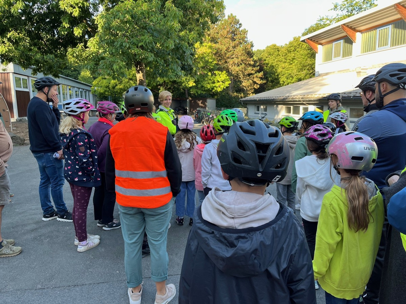 POL-SI: Alt hilft jung - jung hilft alt: Polizei startet das Projekt Fahrrad-Pate - #polsiwi - Foto: presseportal.de