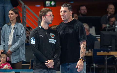 Enge Vertraute: Jaron Siewert (l.) und Stefan Kretzschmar. (Archivbild) - Foto: Sebastian Räppold/Sportfoto Matthias Koch/dpa