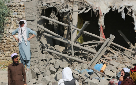 Erdbeben in Afghanistan: Betroffene suchen mit bloßen Händen nach Überlebenden - Help startet Nothilfe / 12.000 Menschen sind von dem verheerenden Erdbeben betroffen, Spenden sind dringend notwendig - Foto: presseportal.de