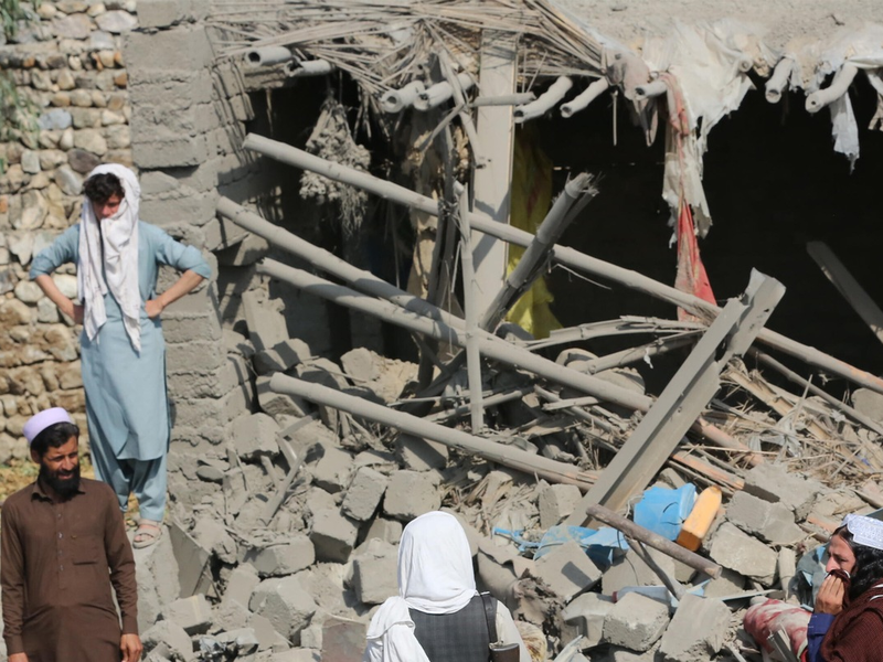 Erdbeben in Afghanistan: Betroffene suchen mit bloßen Händen nach Überlebenden - Help startet Nothilfe / 12.000 Menschen sind von dem verheerenden Erdbeben betroffen, Spenden sind dringend notwendig - Foto: presseportal.de