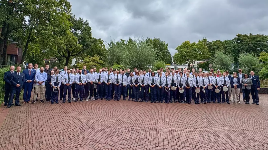 POL-WES: Wesel- Willkommen bei der Polizei im Niederrhein-Kreis Wesel/ Landrat begrüßt 65 neue Polizistinnen und Polizisten! - Bild: presseportal.de