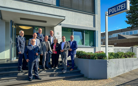 POL-WES: Kamp- Lintfort- Vorstellung der neuen Bezirksdienstleitung der Polizeiwache West/ Kamp- Lintfort - Foto: presseportal.de POL-WES: Kamp- Lintfort- Vorstellung der neuen Bezirksdienstleitung der Polizeiwache West/ Kamp- Lintfort - Foto: presseportal.de