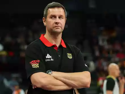Ibrahimagic wird die Vorrunde als Chefcoach beenden. - Foto: Matthias Stickel/dpa