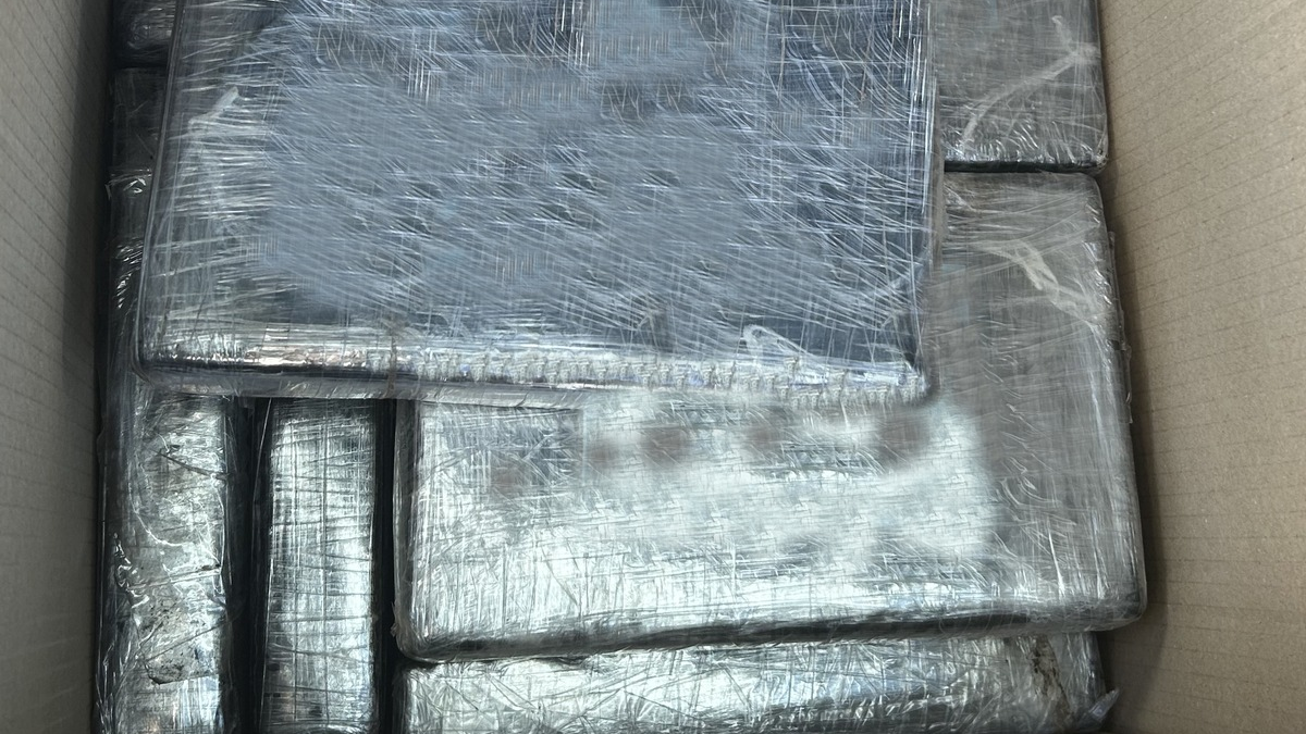 HZA-AC: Über 21 Kilo Kokain im Kofferraum - Zöllner hatten den richtigen Riecher / Mutmaßlicher Drogenkurier geht dem Aachener Zoll in Waldfeucht ins Netz - Foto: presseportal.de