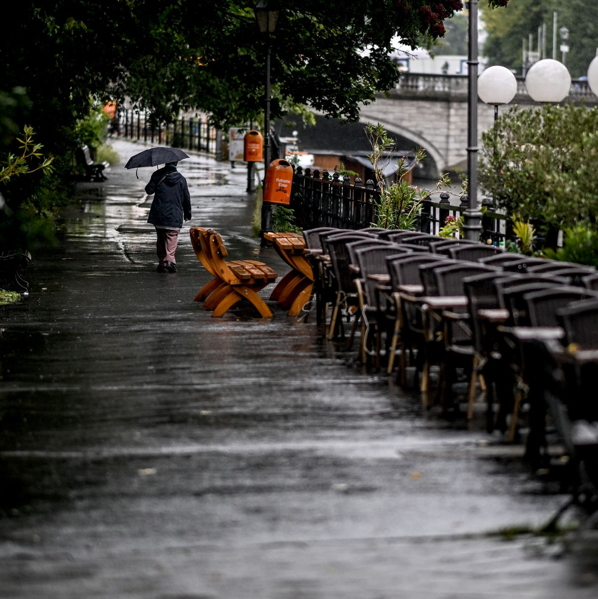Die Lage für das Gastgewerbe bleibt schwierig. Die Branche machte im Juli eigenen Angaben zufolge ein deutliches Umsatzminus. - Foto: Britta Pedersen/dpa