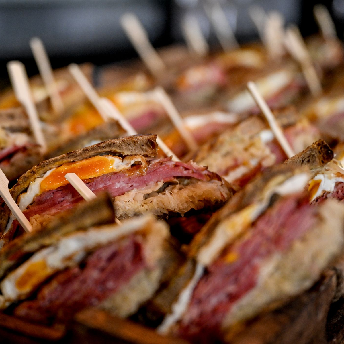 Die Gastronomen kämpfen mit hohen Kosten.  - Foto: Britta Pedersen/dpa