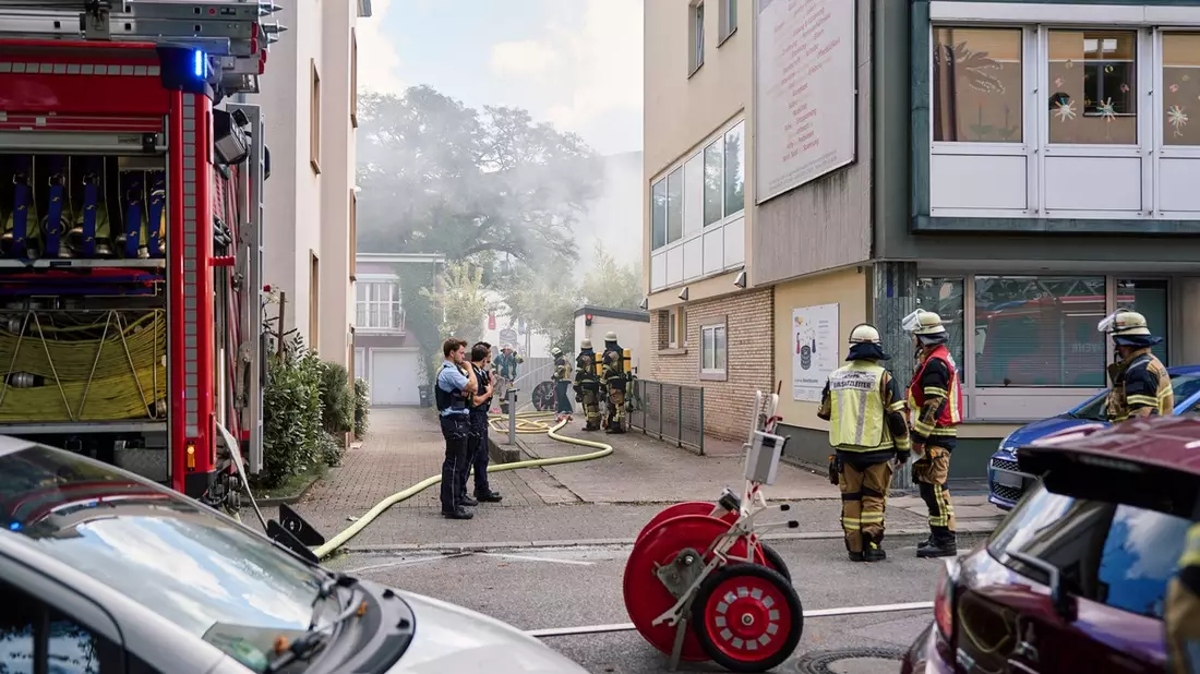FW-E: Pkw-Brand in Tiefgarage - Kindertagesstätte geräumt - Bild: presseportal.de