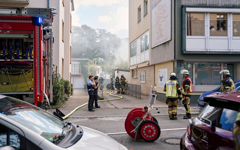FW-E: Pkw-Brand in Tiefgarage - Kindertagesstätte geräumt - Foto: presseportal.de