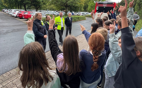 POL-MK: Sicher unterwegs mit dem Bus: Busschule machte Halt am Hemberg - Foto: presseportal.de POL-MK: Sicher unterwegs mit dem Bus: Busschule machte Halt am Hemberg - Foto: presseportal.de