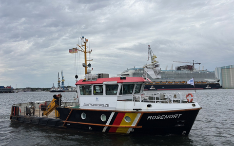 LWSPA M-V: Ausfahrmanöver des Kreuzfahrtschiffes Disney Adventure - erfolgreicher Einsatz der Wasserschutzpolizeiinspektion Wismar und des WSA Ostsee - Foto: presseportal.de