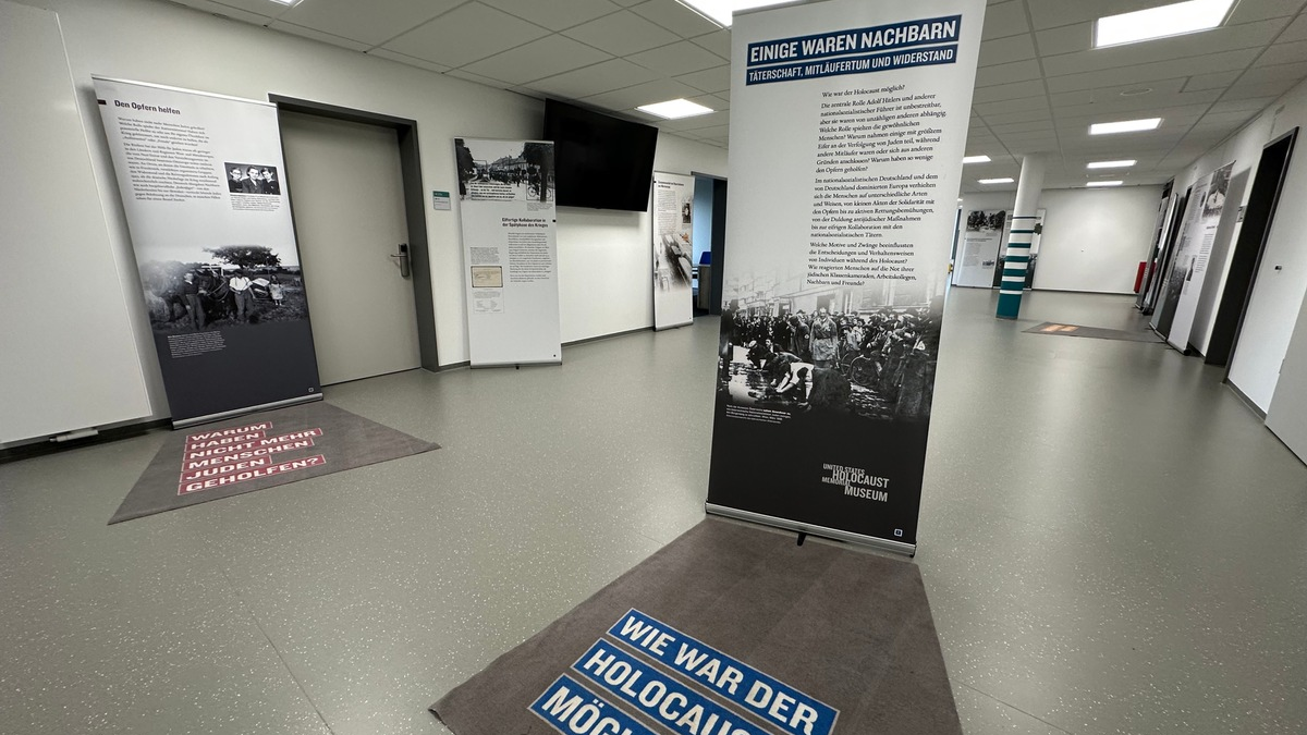 POL-REK: 250902-4: Wanderausstellung zum Nationalsozialismus bei der Polizei Rhein-Erft-Kreis - Foto: presseportal.de