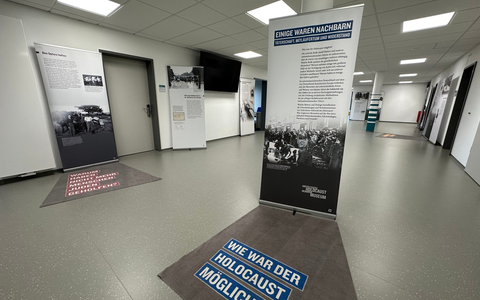 POL-REK: 250902-4: Wanderausstellung zum Nationalsozialismus bei der Polizei Rhein-Erft-Kreis - Foto: presseportal.de