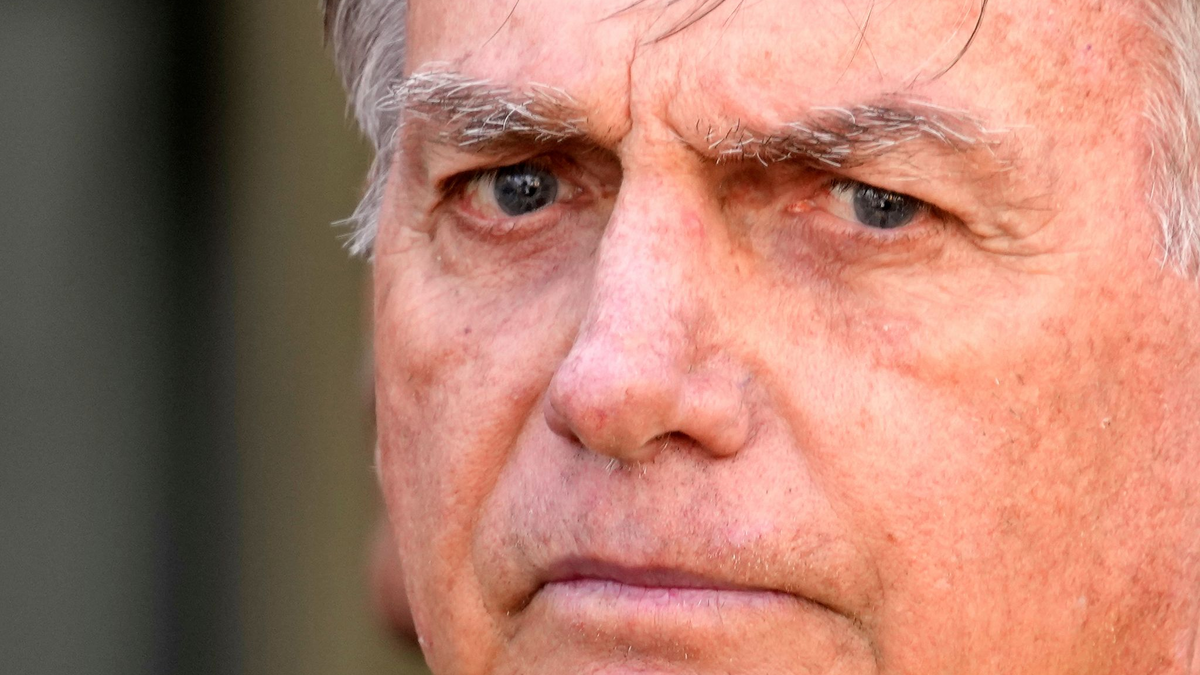 Bolsonaros Anhänger beten für den Ex-Präsidenten. - Foto: Eraldo Peres/AP/dpa