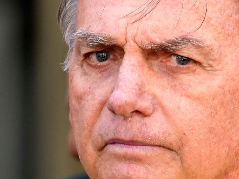 Bolsonaros Anhänger beten für den Ex-Präsidenten. - Foto: Eraldo Peres/AP/dpa