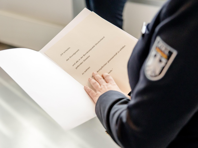 HZA-HH: Berufseinsteiger beim Hauptzollamt Hamburg - Foto: presseportal.de