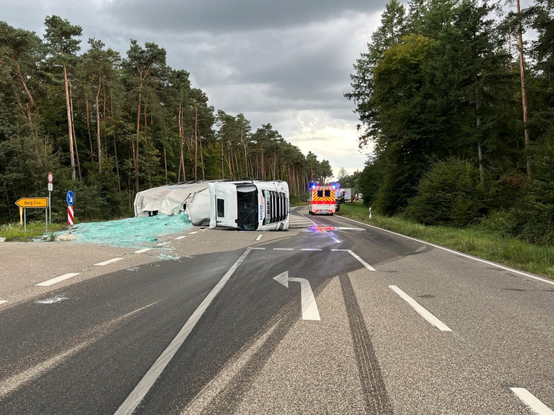 POL-PDLD: Vollsperrung B 9 bei Berg nach Lkw-Unfall - Foto: presseportal.de