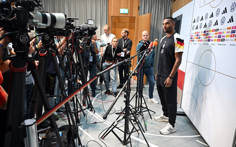 Serge Gnabry sieht der WM mit Optimismus entgegen.  - Foto: Federico Gambarini/dpa