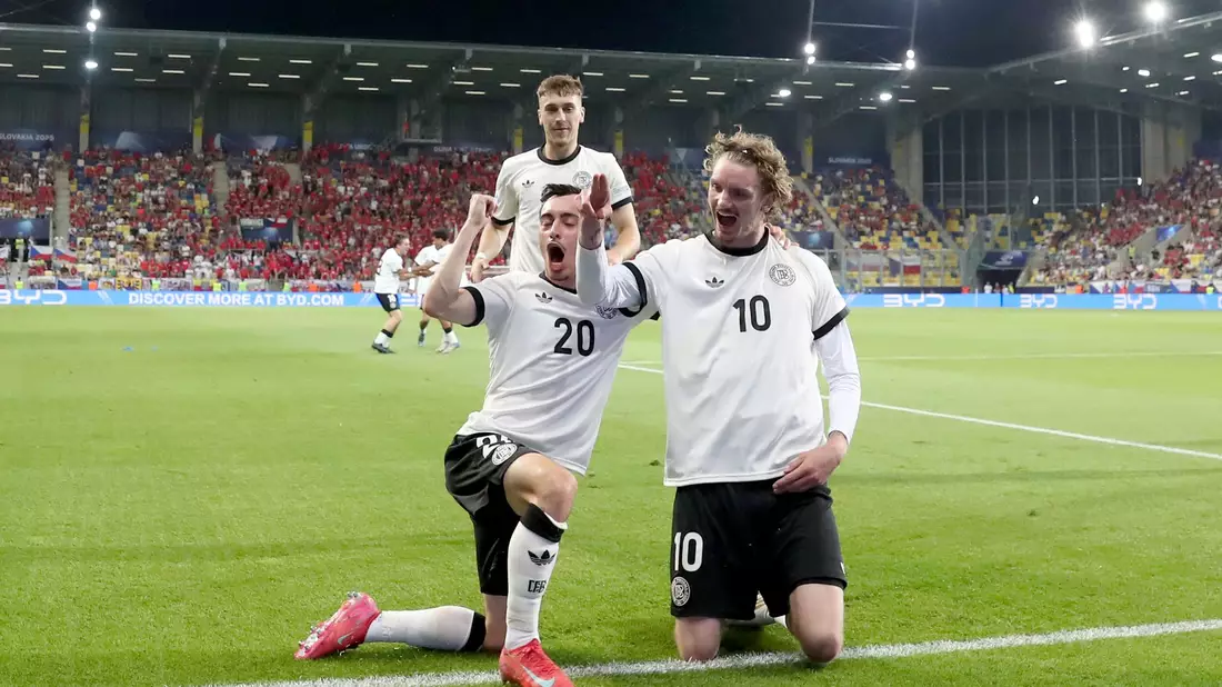 Bei der U21-EM jubelten Woltemade und Nebel zusammen im DFB-Trikot.  - Bild: Branislav Racko/dpa