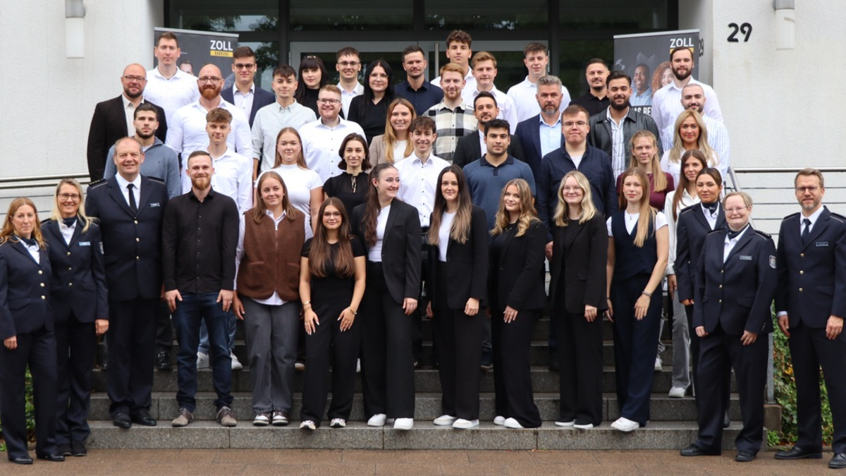 HZA-BI: Berufseinsteiger beim Hauptzollamt Bielefeld/Jetzt Karriere beim ZOLL starten! - Foto: presseportal.de