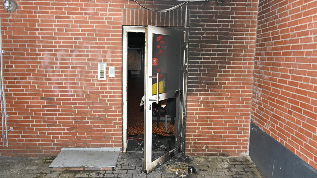 POL-STD: Unbekannte setzen Hintereingang von Stader Spielothek in Brand - Polizei sucht Zeugen, Anhänger in Sauensiek entwendet - Foto: presseportal.de