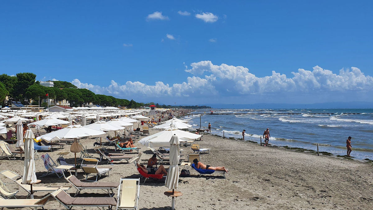Das Unglück geschah am Strand von Grado in Norditalien. (Archivbild) - Foto: Alexandra Frank/dpa-tmn