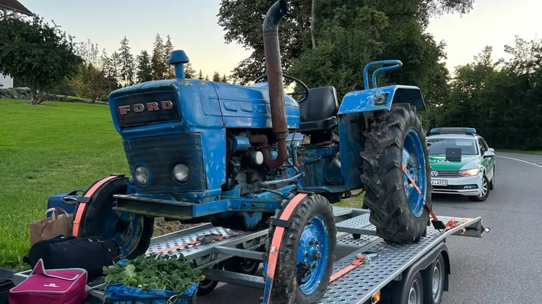 HZA-UL: Zöllner versteuern historischen Traktor - Bild: presseportal.de
