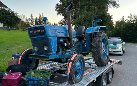 HZA-UL: Zöllner versteuern historischen Traktor - Foto: presseportal.de