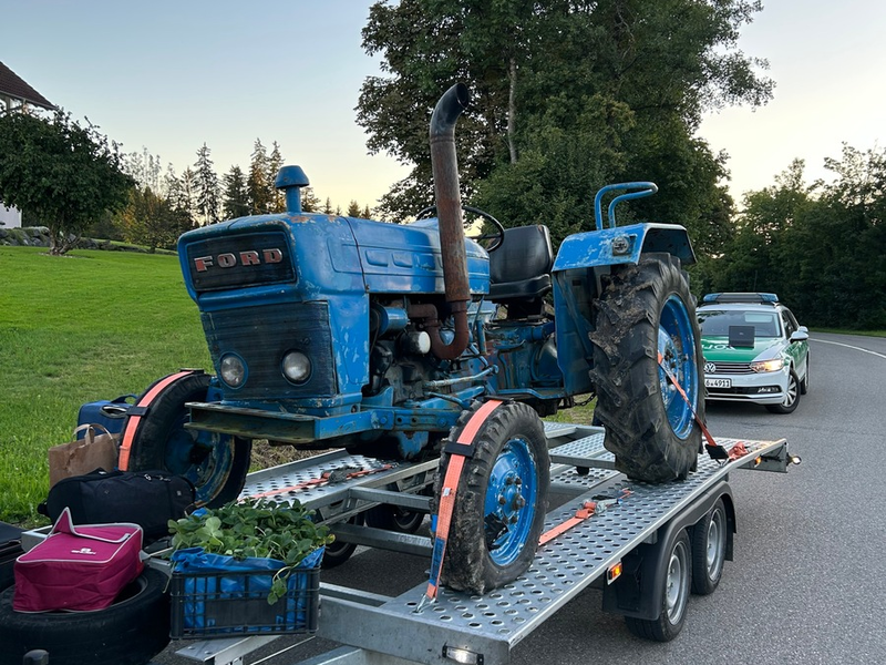 HZA-UL: Zöllner versteuern historischen Traktor - Foto: presseportal.de