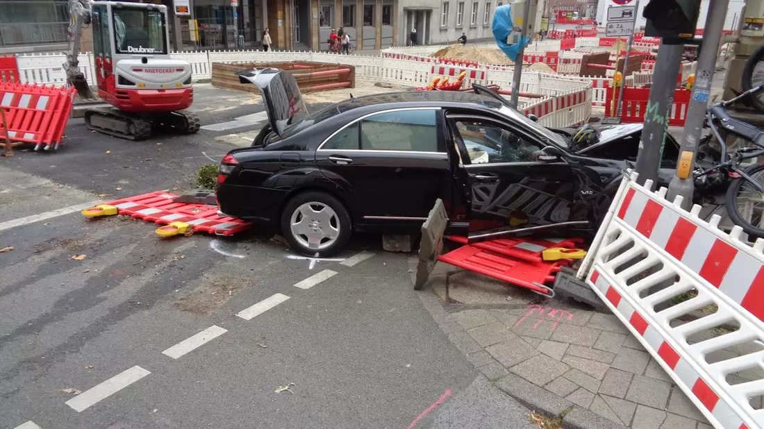 POL-AC: Unfall auf der Theaterstraße - drei Männer verletzt - Bild: presseportal.de
