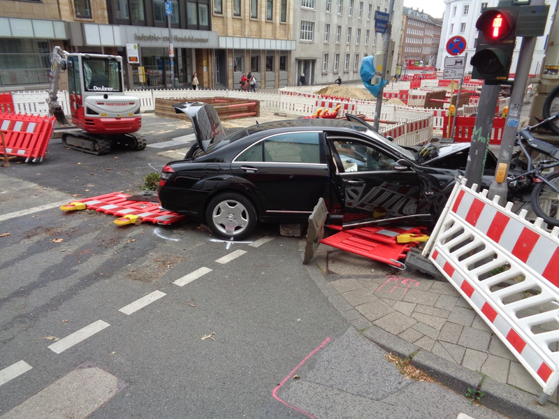 POL-AC: Unfall auf der Theaterstraße - drei Männer verletzt - Foto: presseportal.de