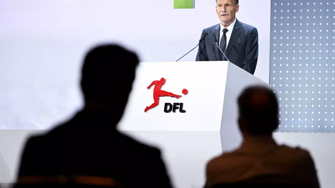 Hans-Joachim Watzke darf sich über ein einstimmiges Votum freuen. - Bild: Britta Pedersen/dpa