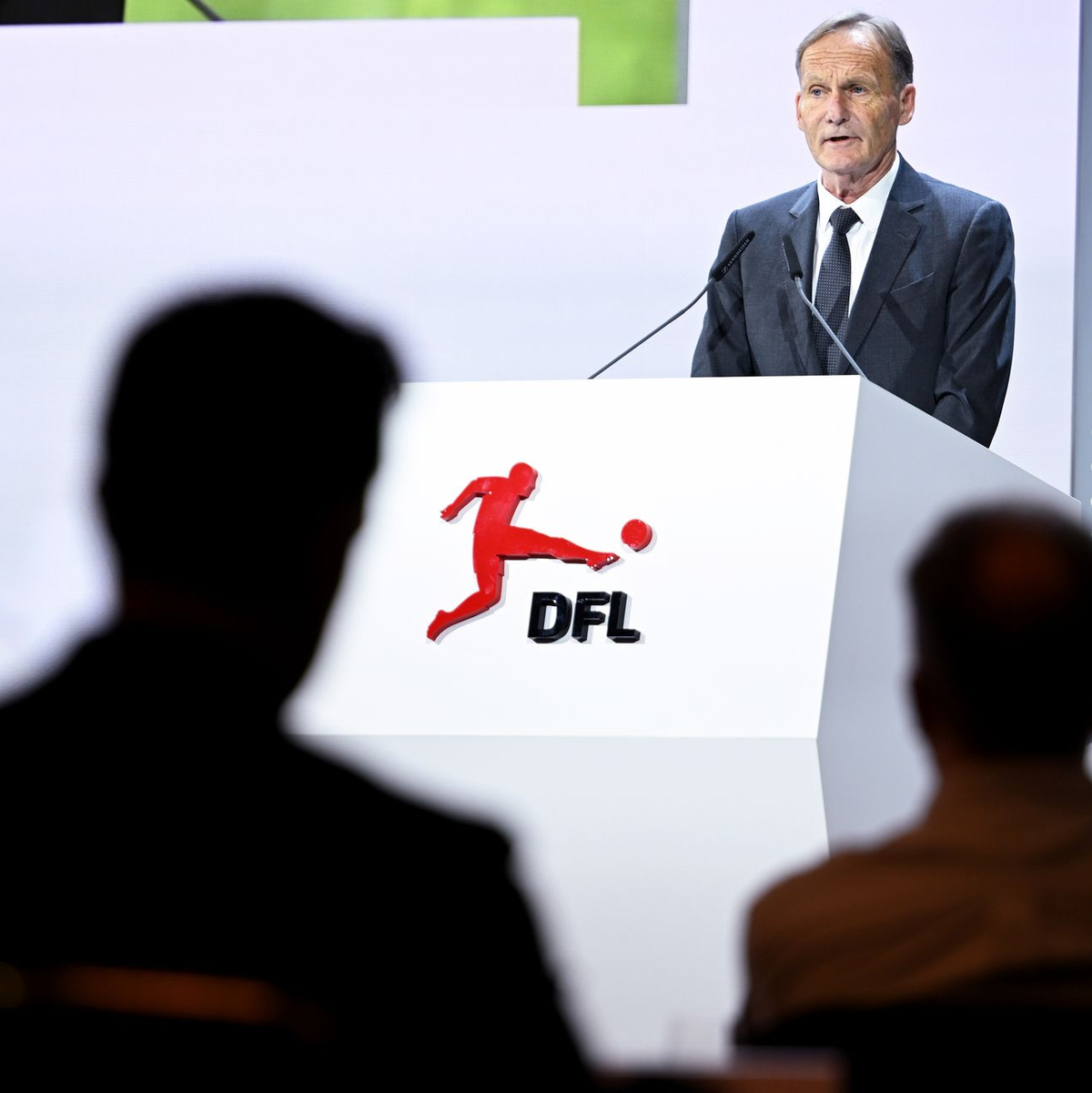 Hans-Joachim Watzke darf sich über ein einstimmiges Votum freuen. - Foto: Britta Pedersen/dpa