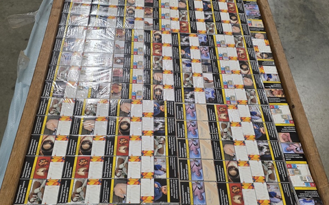 HZA-SW: Zoll enttarnt aufwendiges Schmuggelversteck/ 15.000 Stück unversteuerte Zigaretten bei Fahrzeugkontrolle entdeckt - Foto: presseportal.de HZA-SW: Zoll enttarnt aufwendiges Schmuggelversteck/ 15.000 Stück unversteuerte Zigaretten bei Fahrzeugkontrolle entdeckt - Foto: presseportal.de